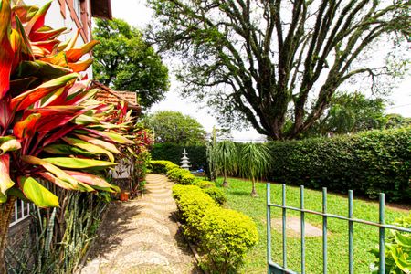 Casa à venda com 450m², 4 quartos e 15 vagas Casa à venda com 450m², 4 quartos e 15 vagasÁrea externa