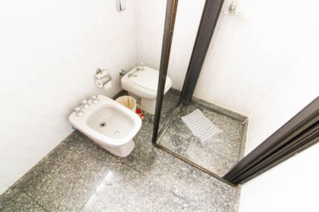 Casa à venda com 450m², 4 quartos e 15 vagas Casa à venda com 450m², 4 quartos e 15 vagasBanheiro