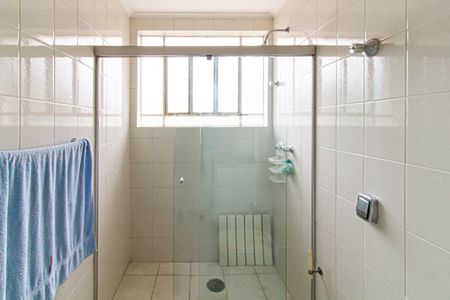 Casa à venda com 450m², 4 quartos e 15 vagas Casa à venda com 450m², 4 quartos e 15 vagasBanheiro da Suíte 2