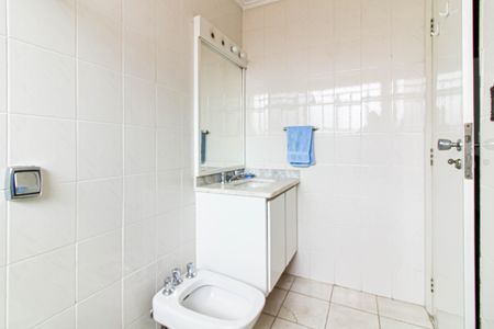 Casa à venda com 450m², 4 quartos e 15 vagas Casa à venda com 450m², 4 quartos e 15 vagasBanheiro da Suíte 2