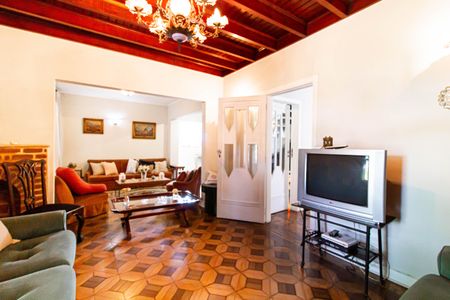 Casa à venda com 450m², 4 quartos e 15 vagas Casa à venda com 450m², 4 quartos e 15 vagasSala