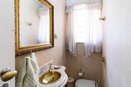 Casa à venda com 450m², 4 quartos e 15 vagas Casa à venda com 450m², 4 quartos e 15 vagasLavabo