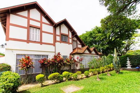 Casa à venda com 450m², 4 quartos e 15 vagas Casa à venda com 450m², 4 quartos e 15 vagasÁrea externa