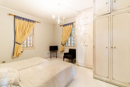 Casa à venda com 450m², 4 quartos e 15 vagas Casa à venda com 450m², 4 quartos e 15 vagasQuarto 1