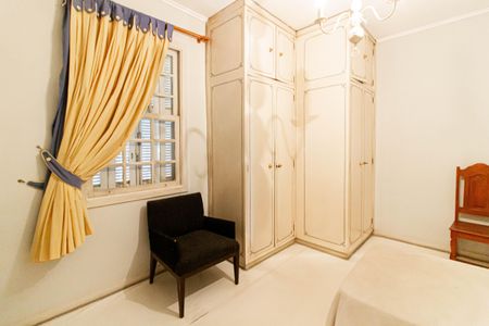 Casa à venda com 450m², 4 quartos e 15 vagas Casa à venda com 450m², 4 quartos e 15 vagasQuarto 1