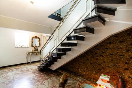 Casa à venda com 450m², 4 quartos e 15 vagas Casa à venda com 450m², 4 quartos e 15 vagasEntrada