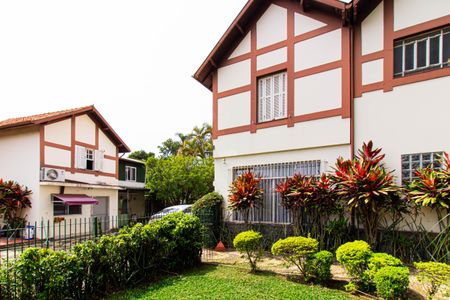 Casa à venda com 450m², 4 quartos e 15 vagas Casa à venda com 450m², 4 quartos e 15 vagasÁrea externa