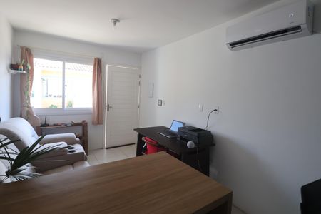 Sala de casa de condomínio à venda com 2 quartos, 50m² em Estância Velha, Canoas