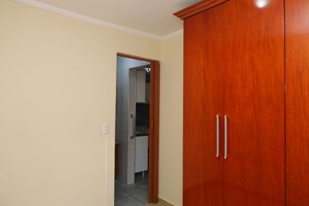 Quarto 2 de apartamento para alugar com 2 quartos, 56m² em Conjunto Residencial José Bonifácio, São Paulo