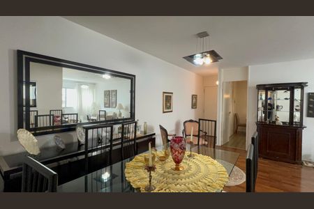 Apartamento à venda com 117m², 3 quartos e 2 vagas Apartamento à venda com 117m², 3 quartos e 2 vagasSala de Jantar