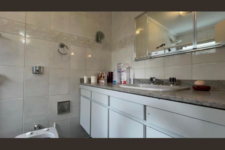 Apartamento à venda com 117m², 3 quartos e 2 vagas Apartamento à venda com 117m², 3 quartos e 2 vagasBanheiro da Suíte