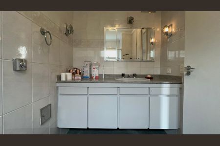 Apartamento à venda com 117m², 3 quartos e 2 vagas Apartamento à venda com 117m², 3 quartos e 2 vagasBanheiro da Suíte