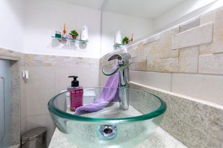 Casa de condomínio para alugar com 102m², 3 quartos e 2 vagasLavabo