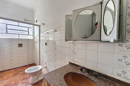 Casa à venda com 201m², 2 quartos e 3 vagas Casa à venda com 201m², 2 quartos e 3 vagasBanheiro