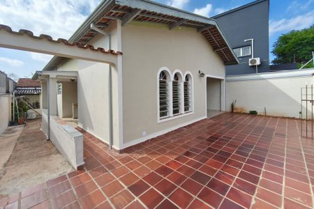 Casa à venda com 201m², 2 quartos e 3 vagas Casa à venda com 201m², 2 quartos e 3 vagasQuintal - Garagem