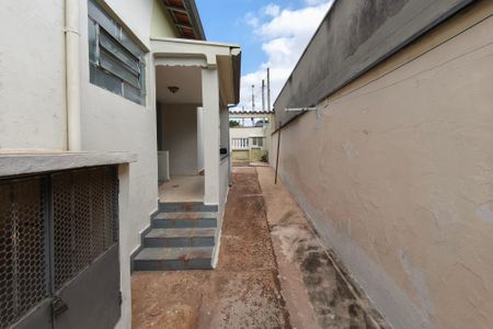 Casa à venda com 201m², 2 quartos e 3 vagas Casa à venda com 201m², 2 quartos e 3 vagasCorredor - Quintal
