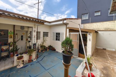 Casa à venda com 201m², 2 quartos e 3 vagas Casa à venda com 201m², 2 quartos e 3 vagasQuintal