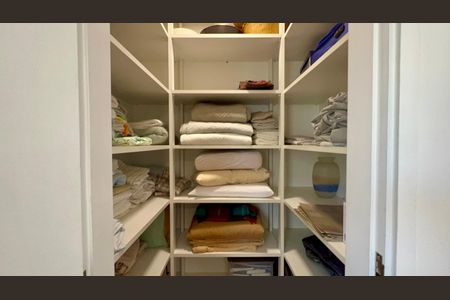 Apartamento para alugar com 154m², 3 quartos e 1 vagaCloset do quarto