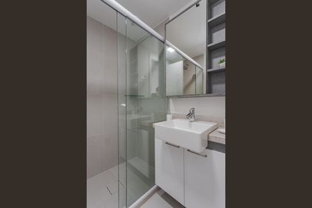 Banheiro de kitnet/studio para alugar com 1 quarto, 26m² em Boa Vista, Porto Alegre