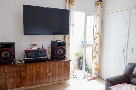 sala de apartamento para alugar com 2 quartos, 50m² em Metalúrgicos, Osasco