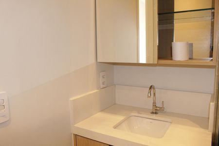 Banheiro de apartamento para alugar com 1 quarto, 27m² em Vila Buarque, São Paulo