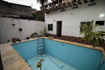 Casa à venda com 130m², 2 quartos e 1 vagaPiscina