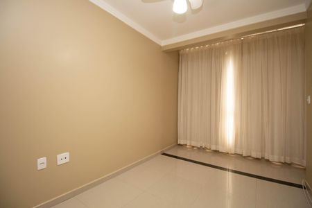 Quarto 2 de apartamento para alugar com 2 quartos, 47m² em Setor Habitacional Vicente Pires, Brasília