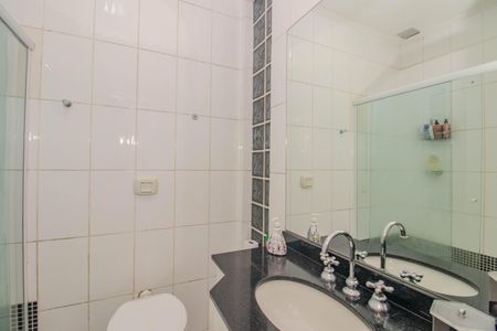 Casa de condomínio à venda com 128m², 3 quartos e 2 vagas Casa de condomínio à venda com 128m², 3 quartos e 2 vagasBanheiro da Suíte