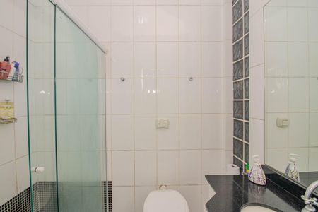 Casa de condomínio à venda com 128m², 3 quartos e 2 vagas Casa de condomínio à venda com 128m², 3 quartos e 2 vagasBanheiro da Suíte