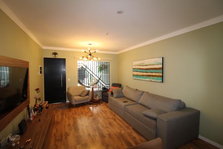 Casa à venda com 129m², 3 quartos e 2 vagasSala