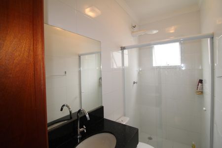 Casa à venda com 129m², 3 quartos e 2 vagasQuarto 2 - Banheiro