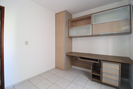 Quarto 1 de apartamento para alugar com 3 quartos, 83m² em Santa Mônica, Uberlândia