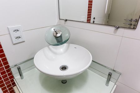 Apartamento à venda com 56m², 2 quartos e 1 vaga Apartamento à venda com 56m², 2 quartos e 1 vagaBanheiro Social