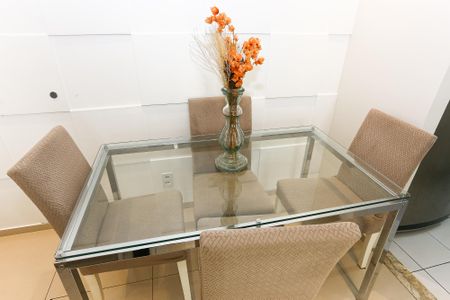 Apartamento à venda com 56m², 2 quartos e 1 vaga Apartamento à venda com 56m², 2 quartos e 1 vagaSala - Mesa e Cadeiras