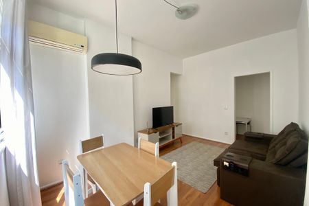 Sala  de apartamento à venda com 2 quartos, 67m² em Copacabana, Rio de Janeiro