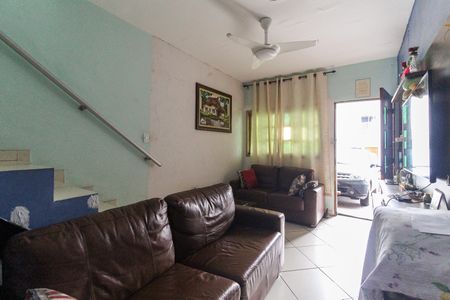 Sala de casa de condomínio à venda com 2 quartos, 71m² em Vila Carmosina, São Paulo