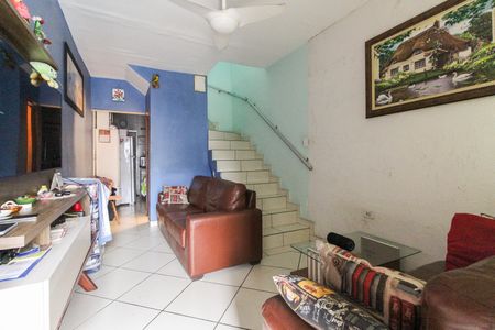 Sala de casa de condomínio à venda com 2 quartos, 71m² em Vila Carmosina, São Paulo