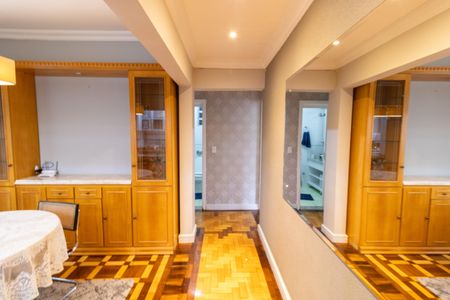 Corredor de apartamento para alugar com 2 quartos, 100m² em Santana, Porto Alegre