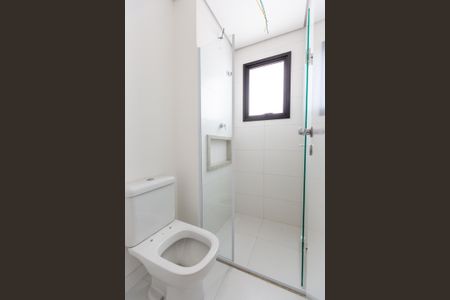Banheiro de kitnet/studio para alugar com 1 quarto, 43m² em Centro, Campinas