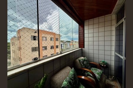 Apartamento à venda com 107m², 4 quartos e 2 vagasVaranda