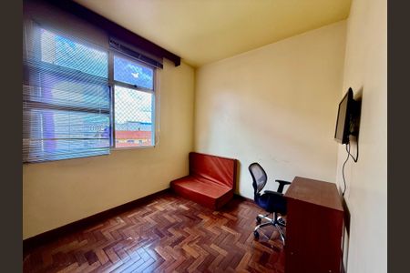 Apartamento à venda com 107m², 4 quartos e 2 vagasEscritório