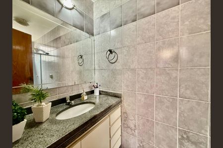 Apartamento à venda com 107m², 4 quartos e 2 vagasBanheiro
