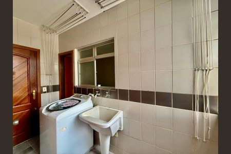 Apartamento à venda com 107m², 4 quartos e 2 vagasLavanderia