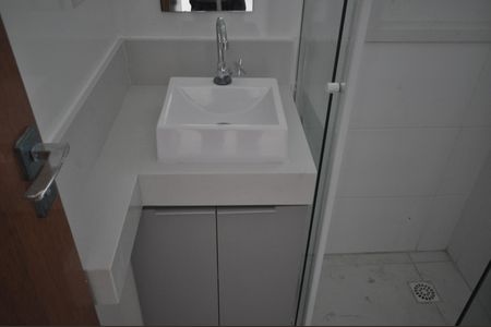 Banheiro de apartamento para alugar com 1 quarto, 30m² em Vila Mazzei, São Paulo