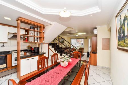 Casa de condomínio à venda com 221m², 4 quartos e 4 vagas Casa de condomínio à venda com 221m², 4 quartos e 4 vagasSala de Jantar