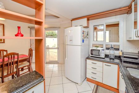 Casa de condomínio à venda com 221m², 4 quartos e 4 vagas Casa de condomínio à venda com 221m², 4 quartos e 4 vagasCozinha
