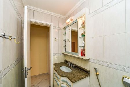 Casa de condomínio à venda com 221m², 4 quartos e 4 vagas Casa de condomínio à venda com 221m², 4 quartos e 4 vagasBanheiro 2