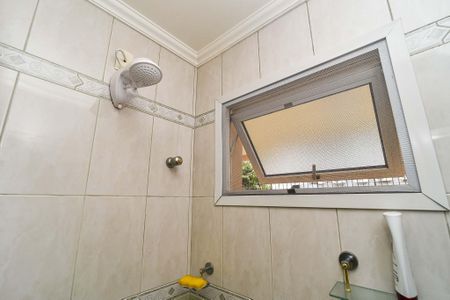 Casa de condomínio à venda com 221m², 4 quartos e 4 vagas Casa de condomínio à venda com 221m², 4 quartos e 4 vagasBanheiro 2