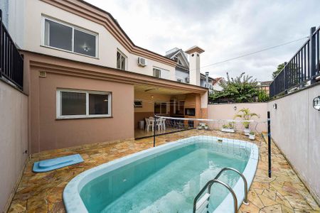 Casa de condomínio à venda com 221m², 4 quartos e 4 vagas Casa de condomínio à venda com 221m², 4 quartos e 4 vagasPiscina