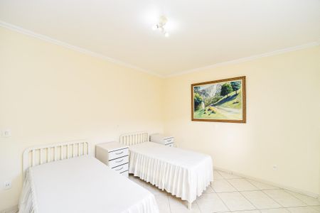 Casa de condomínio à venda com 221m², 4 quartos e 4 vagas Casa de condomínio à venda com 221m², 4 quartos e 4 vagasQuarto 1